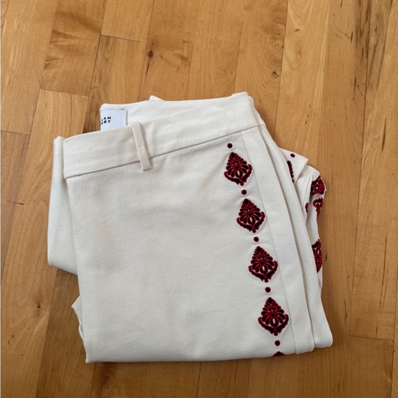 Stylish White Pants with Red Accents - Picture 2 of 7